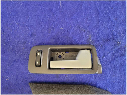 2005-2009 Ford Mustang GT 4.6L Passenger Front Door Handle Pull Window 2723