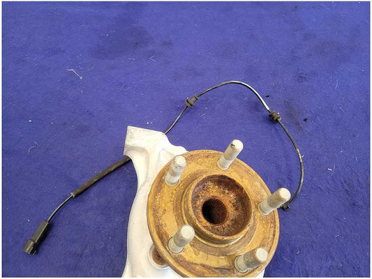 2015-2020 Ford Mustang Shelby GT350 Passenger RH Front Spindle Knuckle Hub 2743