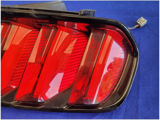 2015-2017 Ford Mustang GT S550 Passenger Rear Taillight Brake Light Lamp 2867