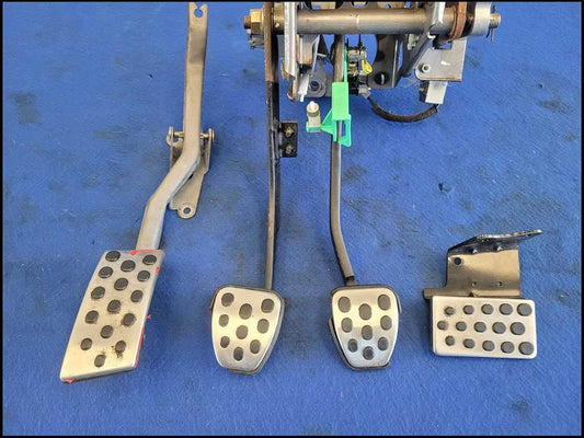 2003-2004 Ford Mustang Cobra SVT DOHC 4.6L Pedal Cage Manual Trans M/T 2685