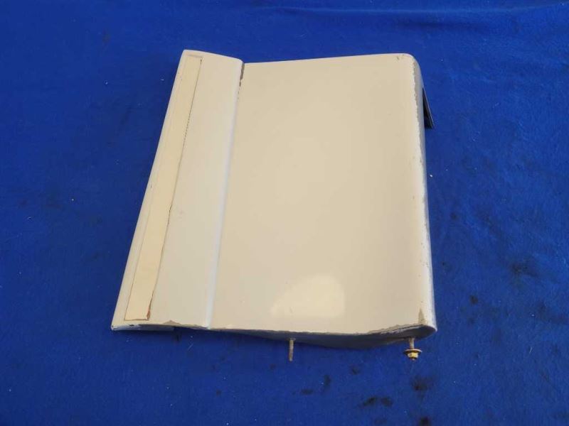 1987 - 1993 Ford Mustang GT 5.0L Driver Left Quarter Molding Skirt Paint 9L 2298 - The Parts Farm