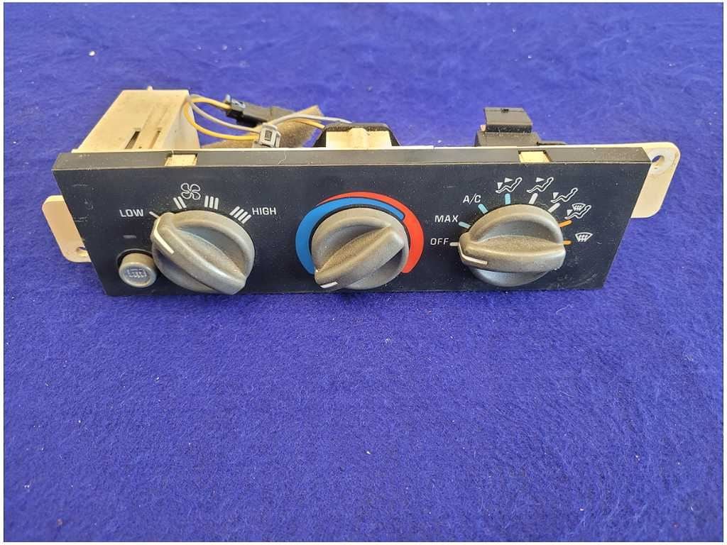 1997 - 2002 Pontiac Trans Am Firebird 5.7L HVAC Controls Switches Dash AC 2679 - The Parts Farm