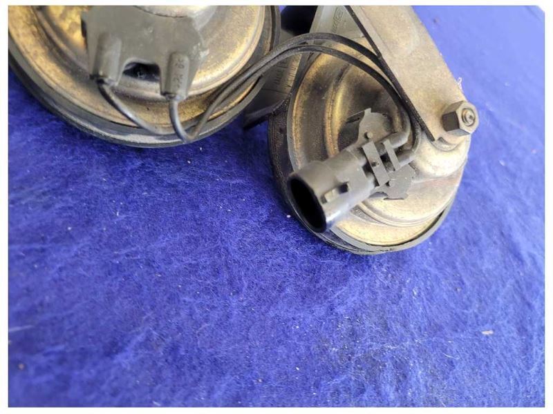 1997 - 2004 Chevrolet Corvette FRC Z06 C5 Horn Emergency Sound Dual Set 2082 - The Parts Farm
