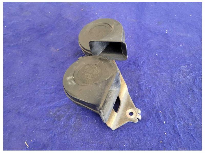 1997 - 2004 Chevrolet Corvette FRC Z06 C5 Horn Emergency Sound Dual Set 2082 - The Parts Farm