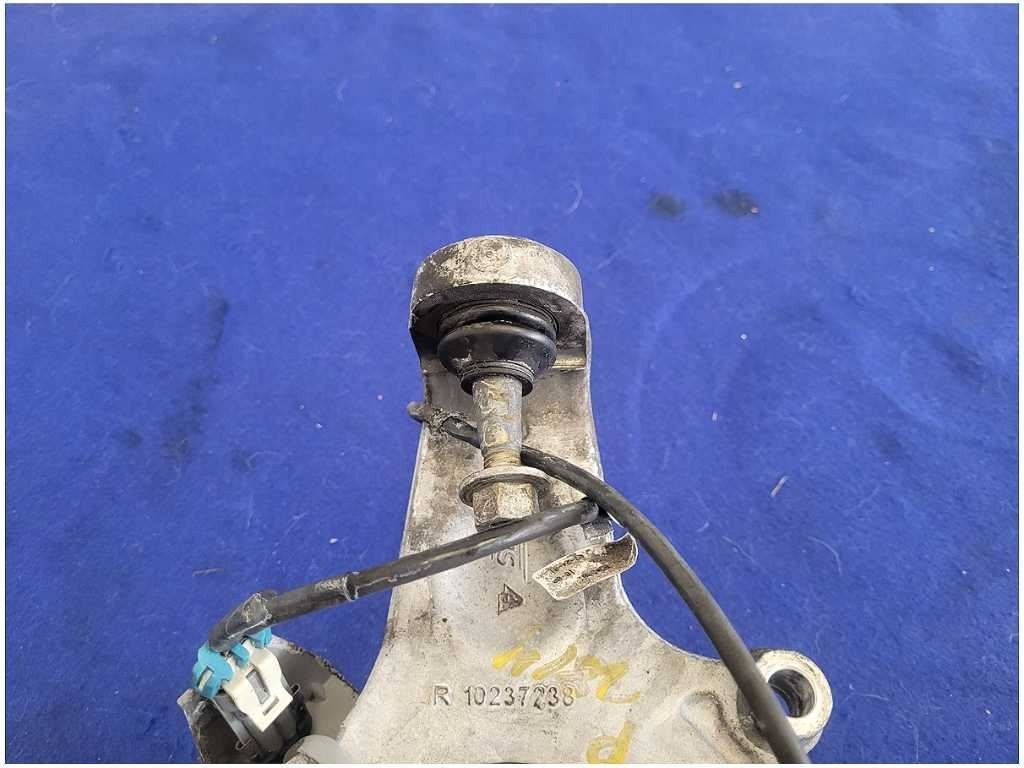 19972004 Chevrolet Corvette Z06 FRC C5 Driver Front Spindle Knuckle 2814 - The Parts Farm