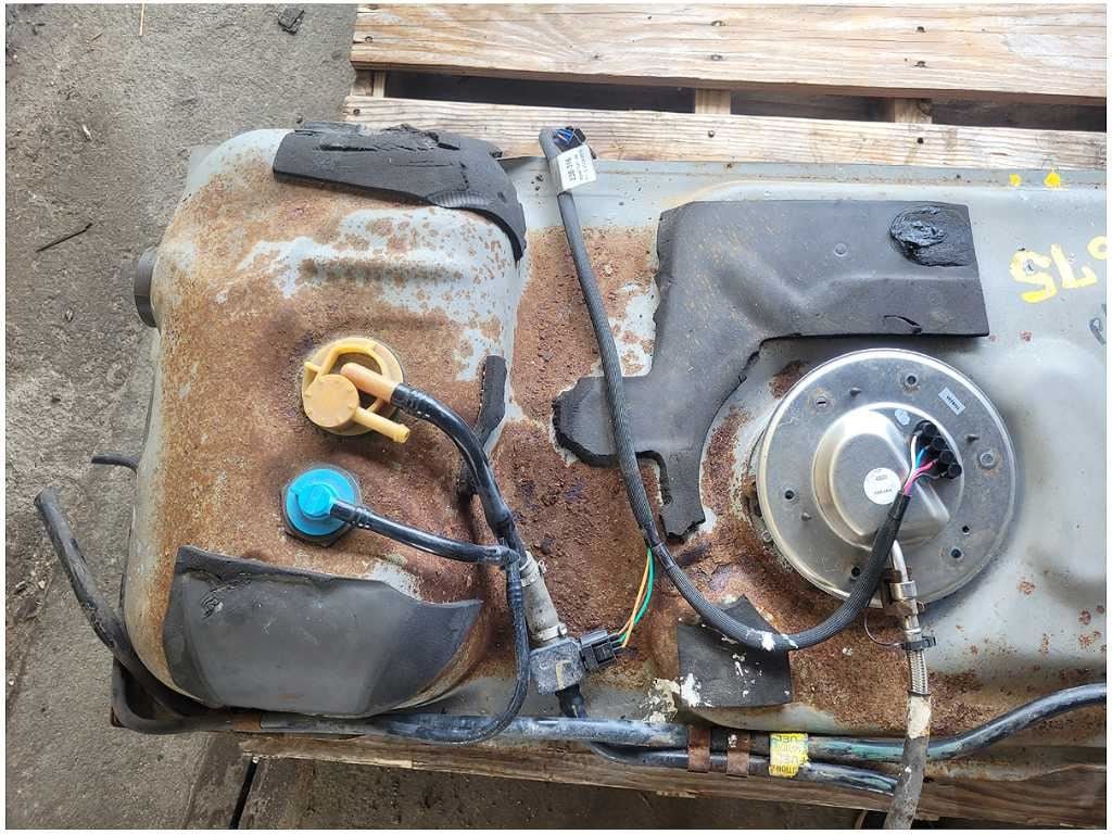 1999 - 2004 Ford Mustang GT 4.6L Gas Tank Fuel Bladder Cell Rear Pump 2675 - The Parts Farm