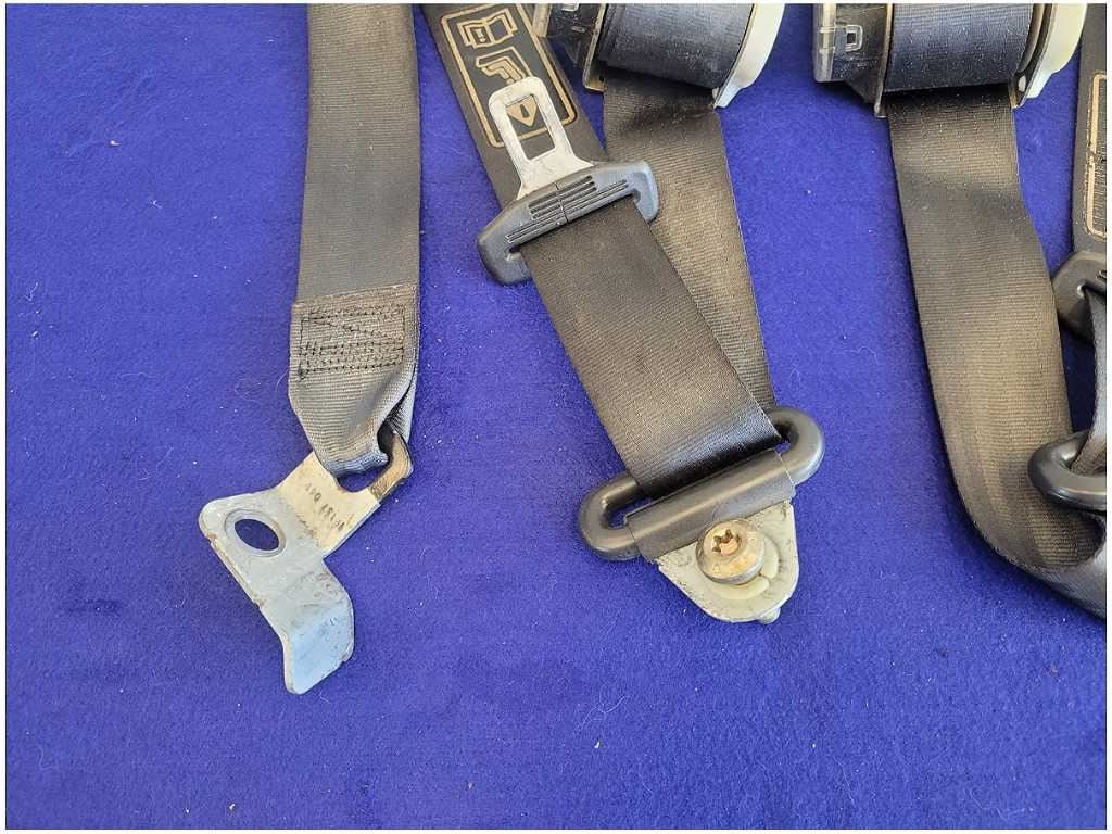 1999 - 2004 Ford Mustang GT Coupe Rear Seat Belts Retractor Charcoal 2675 - The Parts Farm
