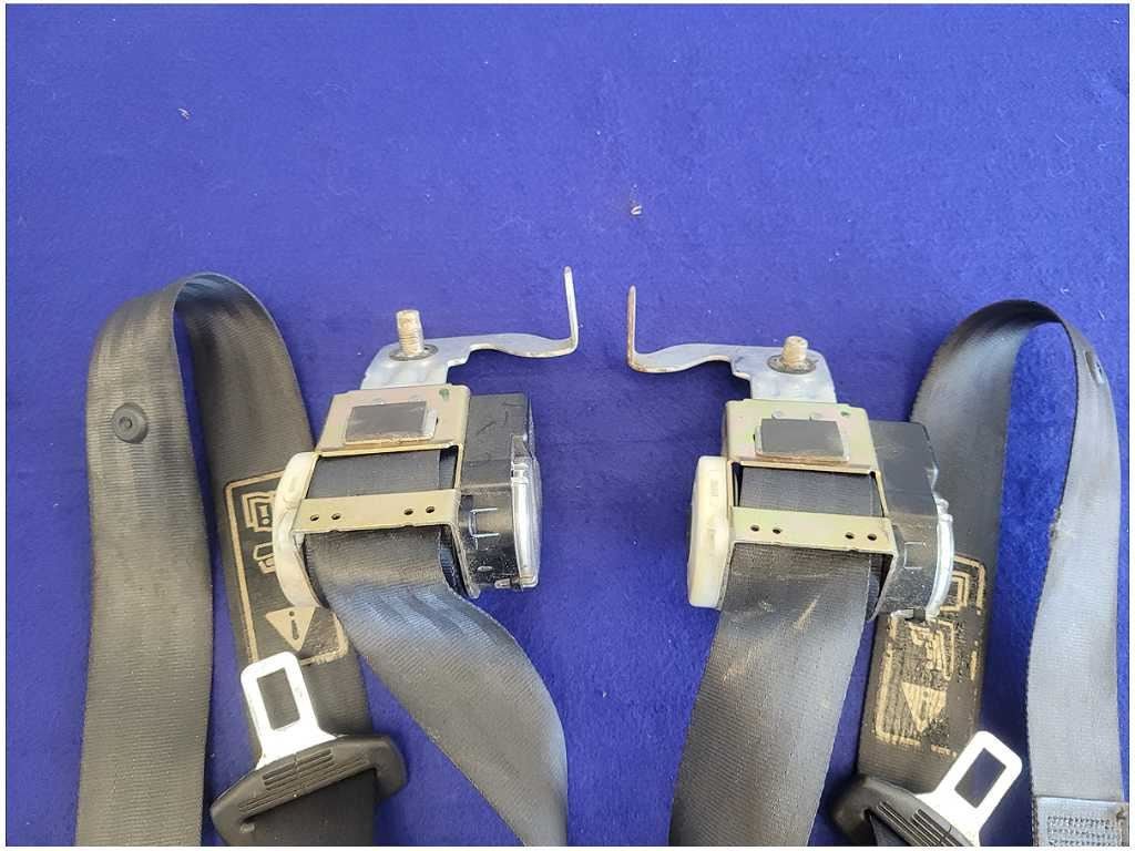 1999 - 2004 Ford Mustang GT Coupe Rear Seat Belts Retractor Charcoal 2675 - The Parts Farm
