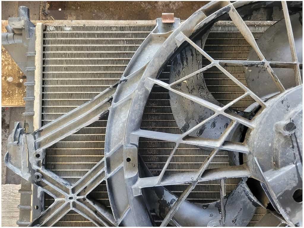 1999 - 2004 Ford Mustang GT4.6L Radiator Fan Engine Cooling Front Shroud 2675 - The Parts Farm