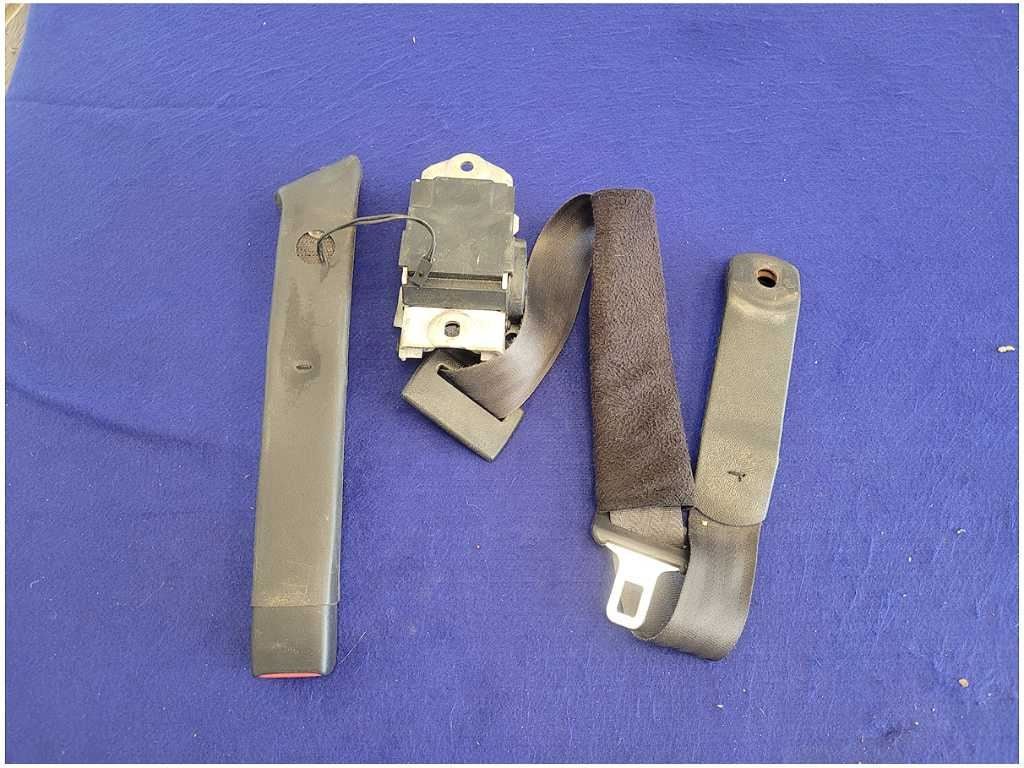 2000 - 2002 Pontiac Trans Am Firebird Coupe Driver Front Seat Belt Retractor 2679 - The Parts Farm