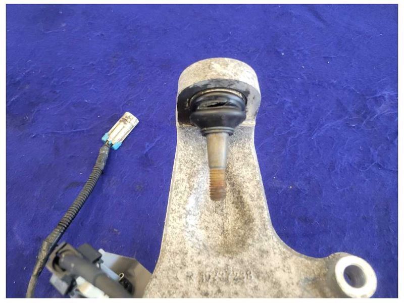 2001 - 2004 Chevrolet Corvette Z06 FRC C5 Passenger Front Spindle Knuckle 2082 - The Parts Farm