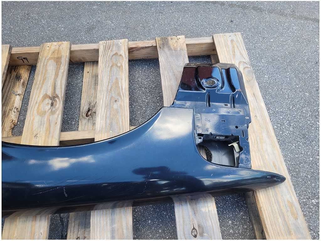 2003 - 2004 Mercury Marauder 32v 4.6L Driver Front Fender Paint UA 2625 - The Parts Farm