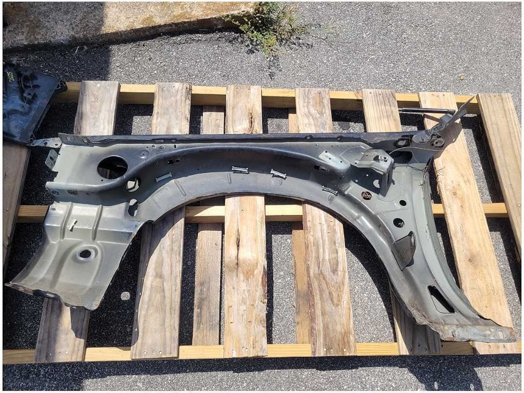 2003 - 2004 Mercury Marauder 32v 4.6L Passenger Front Fender Paint UA 2625 - The Parts Farm