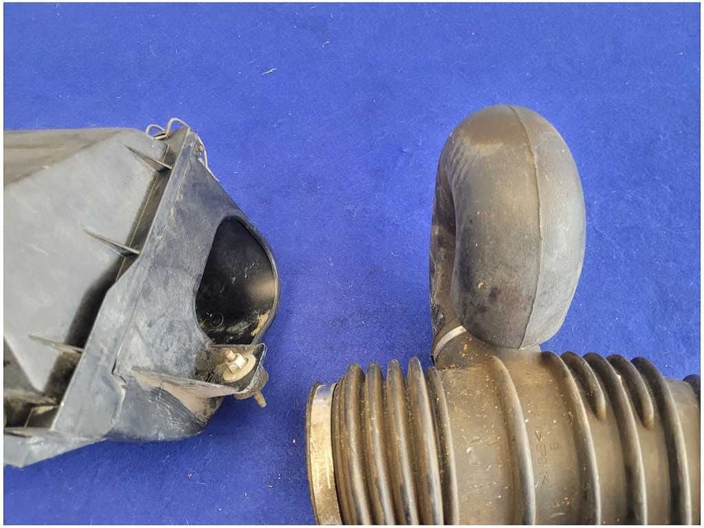 2003 - 2004 Mercury Marauder 32v V8 4.6L Air Tube Intake Filter Box *Parts* 2623 - The Parts Farm