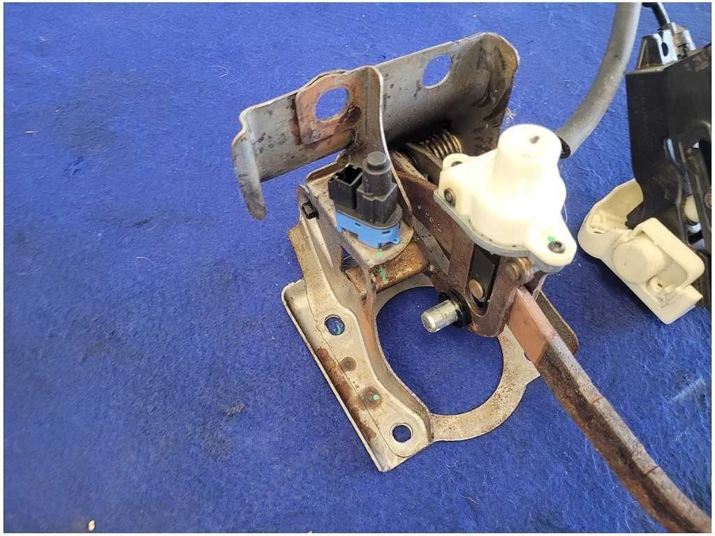 2003 - 2004 Mercury Marauder Sedan Brake Pedal Box Cage Gas Accelerator 2813 - The Parts Farm