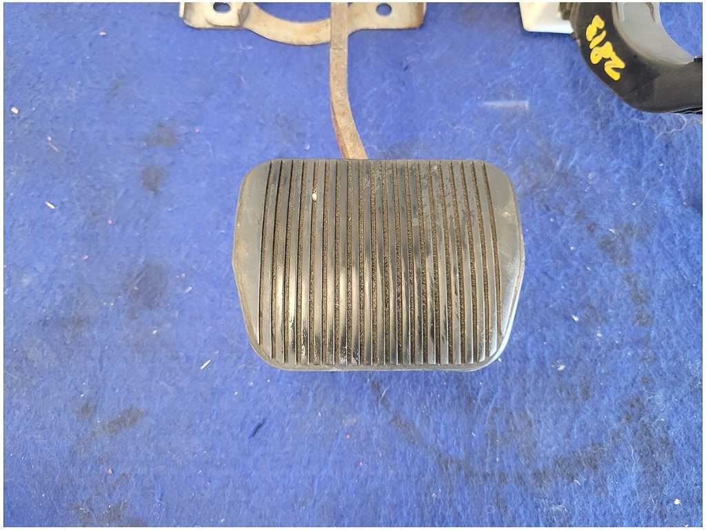 2003 - 2004 Mercury Marauder Sedan Brake Pedal Box Cage Gas Accelerator 2813 - The Parts Farm