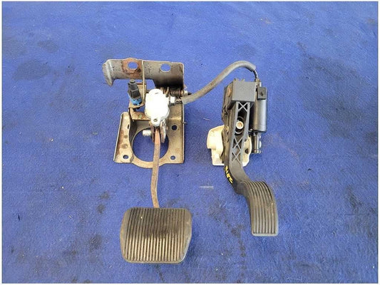 2003 - 2004 Mercury Marauder Sedan Brake Pedal Box Cage Gas Accelerator 2813 - The Parts Farm