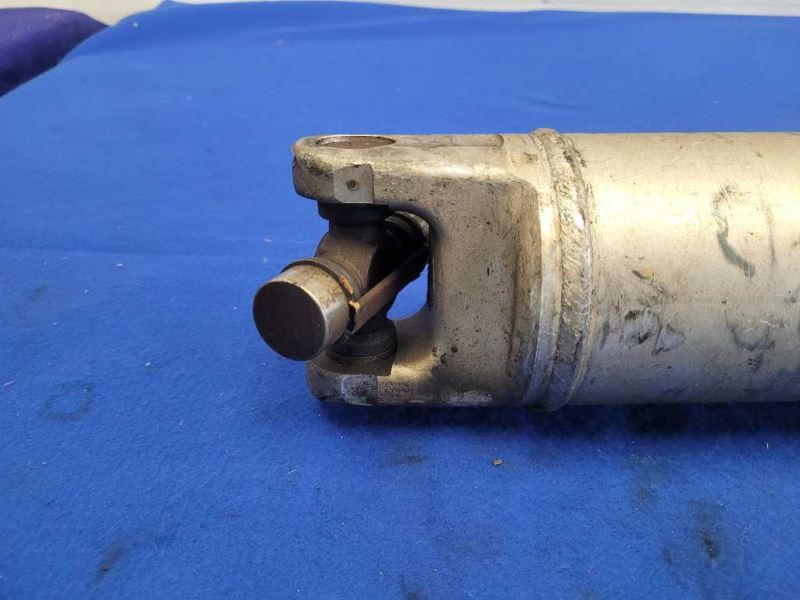 2003 - 2006 Chevrolet SSR Pickup Truck Driveshaft Automatic Transmission A/T 2426 - The Parts Farm