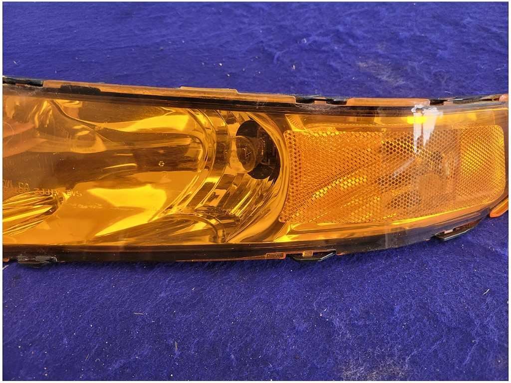 2005 - 2009 Ford Mustang GT 4.6L Passenger Front Turn Signal Parking Light 2723 - The Parts Farm