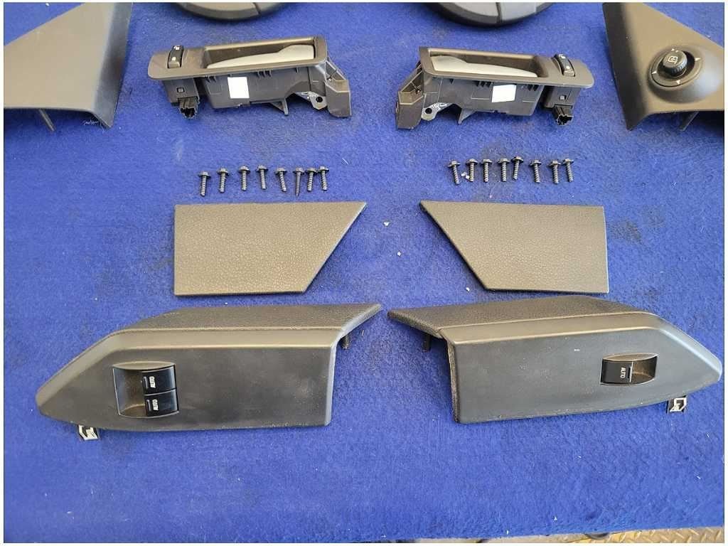 2005 - 2009 Ford Mustang GT Coupe Door Handle Pulls Switch Shaker Speaker 2857 - The Parts Farm