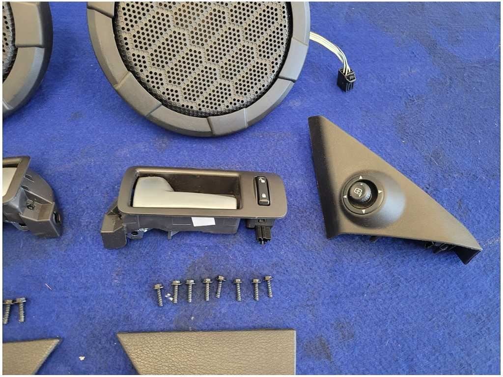 2005 - 2009 Ford Mustang GT Coupe Door Handle Pulls Switch Shaker Speaker 2857 - The Parts Farm