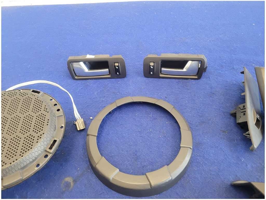 2005 - 2009 Ford Mustang GT GT500 Pair Door Panel Speaker Shaker Handle Pull 2808 - The Parts Farm