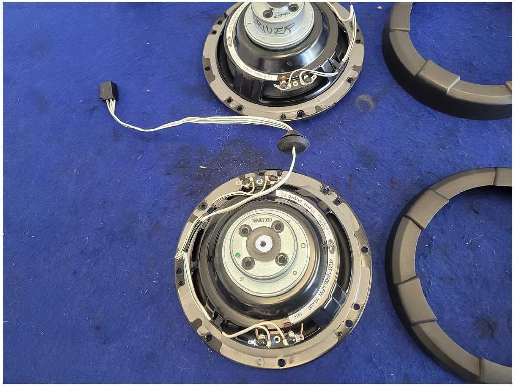 2005 - 2009 Ford Mustang GT GT500 Pair Door Panel Speaker Shaker Handle Pull 2808 - The Parts Farm