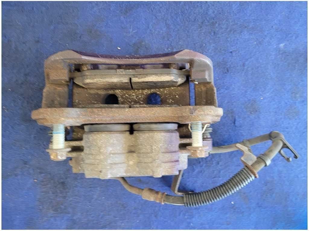 2005 - 2009 Ford Mustang GT Passenger Front Brake Caliper Pad *Read* 2857 - The Parts Farm