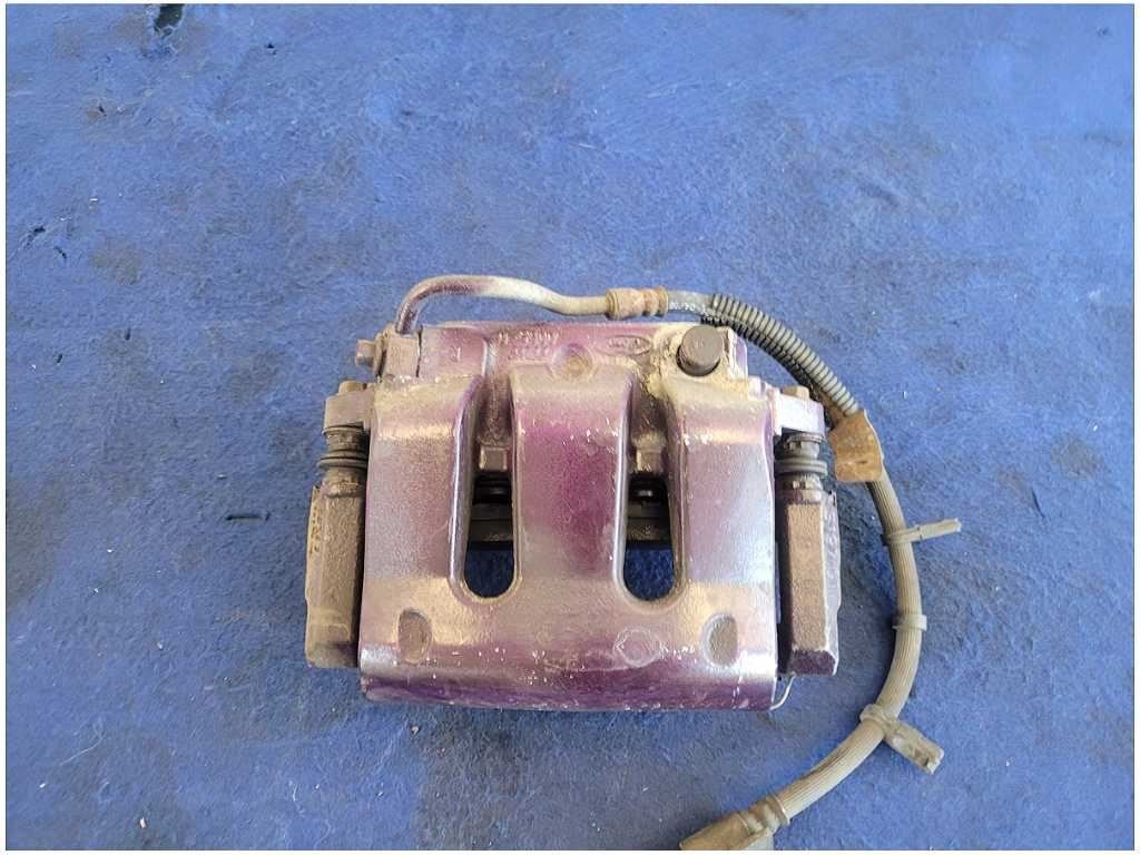2005 - 2009 Ford Mustang GT Passenger Front Brake Caliper Pad *Read* 2857 - The Parts Farm
