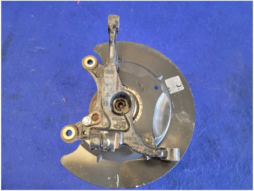 2005 - 2010 Ford Mustang GT S197 Driver Left Front Spindle Knuckle Hub 2759 - The Parts Farm