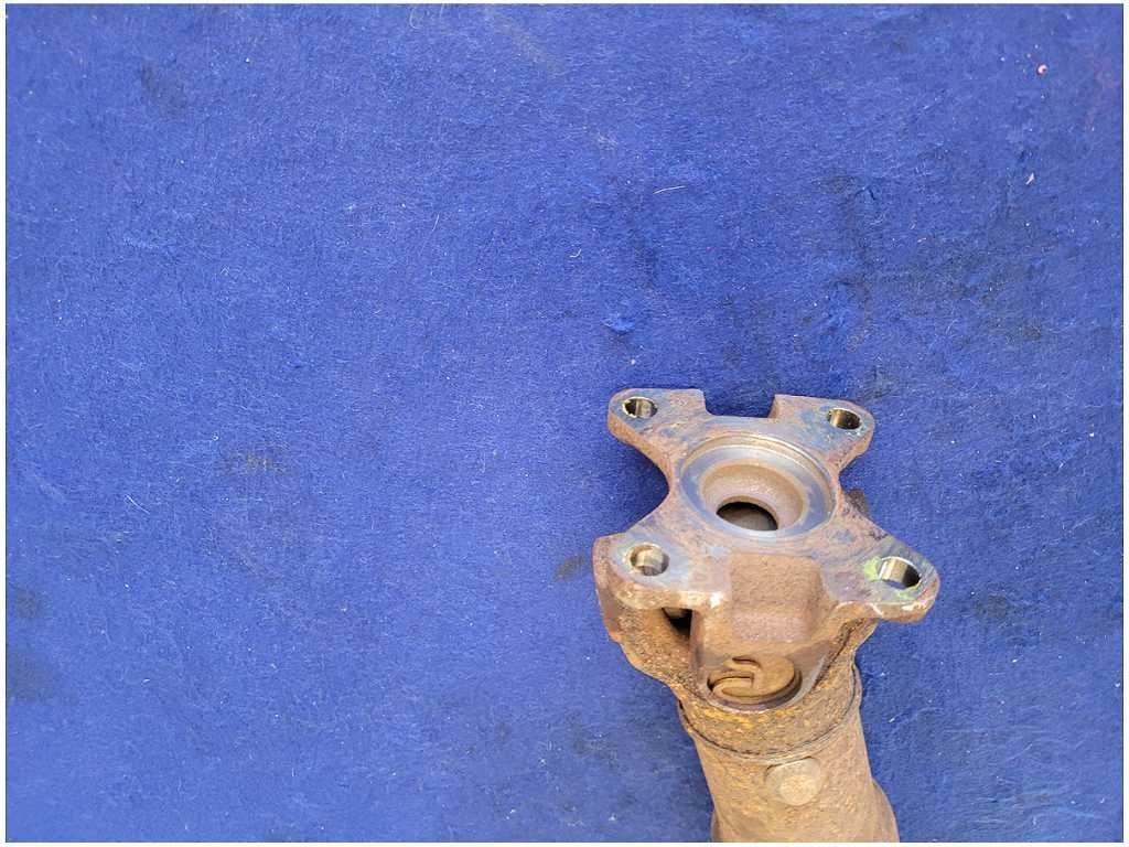 2005 - 2010 Ford Mustang GT S197 Driveshaft Automatic Transmission A/T 2759 - The Parts Farm