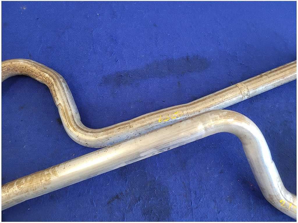 2005 - 2010 Ford Mustang GT S197 Pair Over Axle Pipes Exhaust Pipe 2759 - The Parts Farm