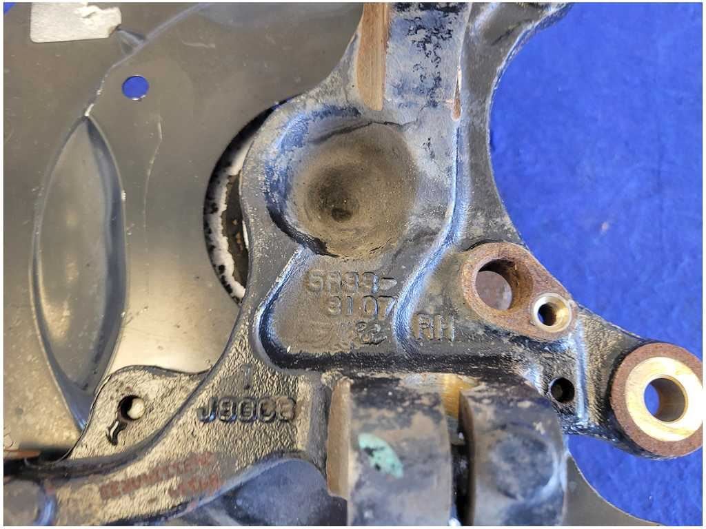 2005 - 2010 Ford Mustang GT S197 Passenger Front Spindle Knuckle Hub 2759 - The Parts Farm