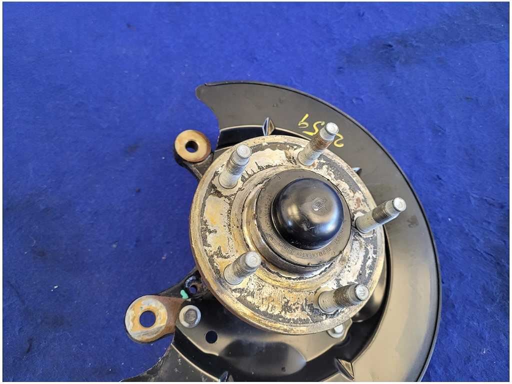 2005 - 2010 Ford Mustang GT S197 Passenger Front Spindle Knuckle Hub 2759 - The Parts Farm