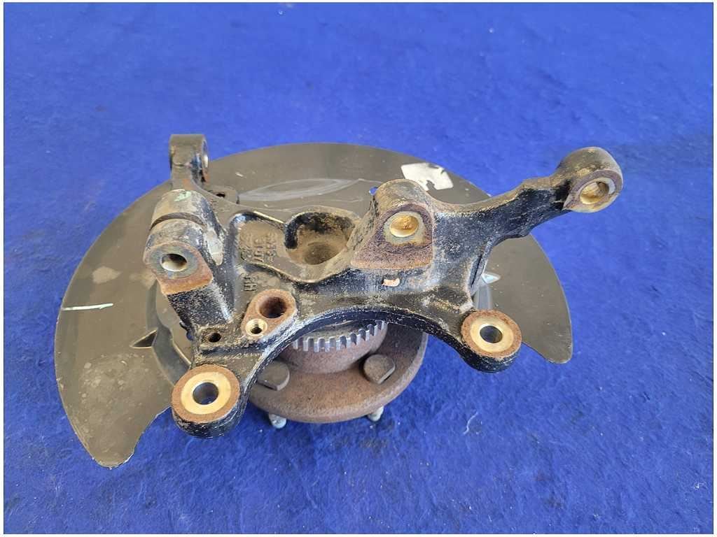 2005 - 2010 Ford Mustang GT S197 Passenger Front Spindle Knuckle Hub 2759 - The Parts Farm