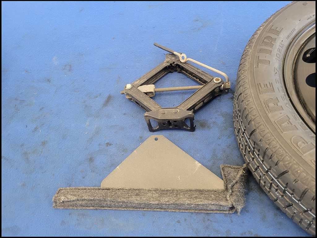 2005 - 2011 Ford Mustang GT Wheel 17x5 Compact Spare Tire Lug Wrench Scissor - The Parts Farm