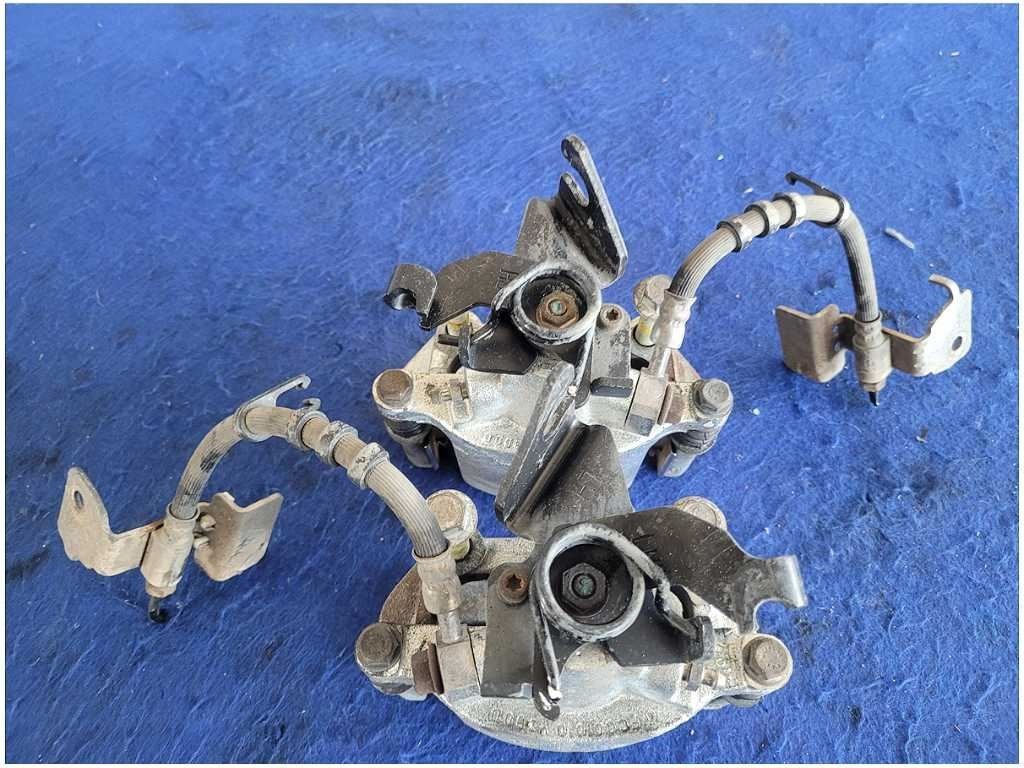2005-2014 Ford Mustang GT S197 Pair Rear Brake Calipers Back 2890 - The Parts Farm