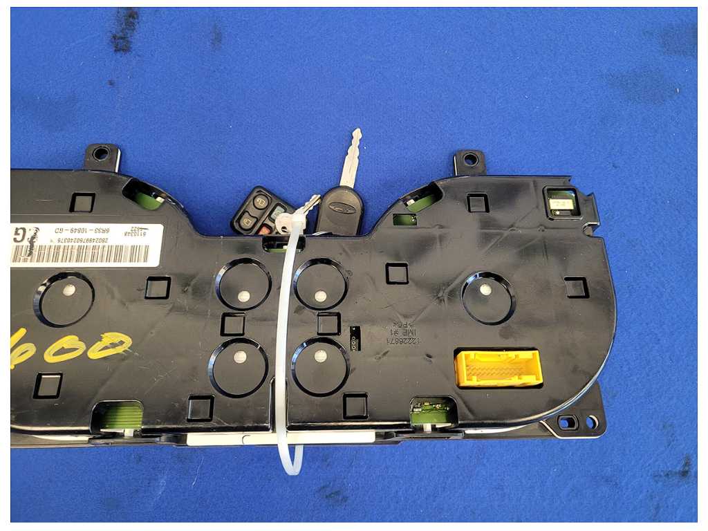 2006 Ford Mustang GT 4.6L Gauge Cluster Speedometer MPH 43k Miles 2600 - The Parts Farm