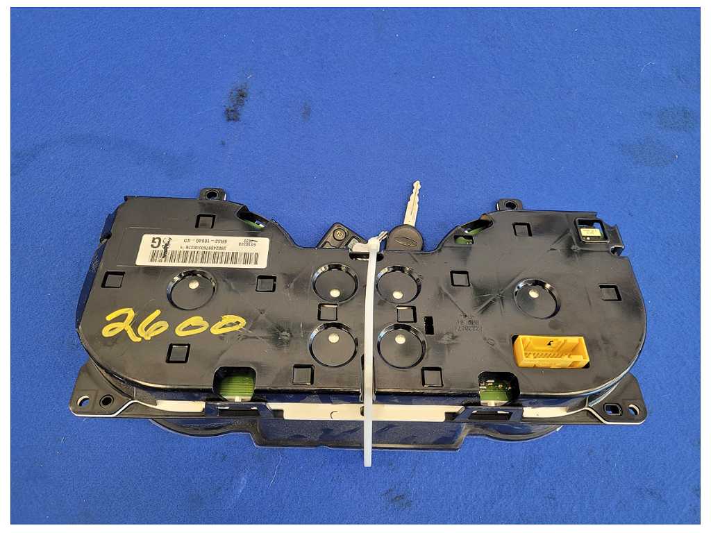2006 Ford Mustang GT 4.6L Gauge Cluster Speedometer MPH 43k Miles 2600 - The Parts Farm