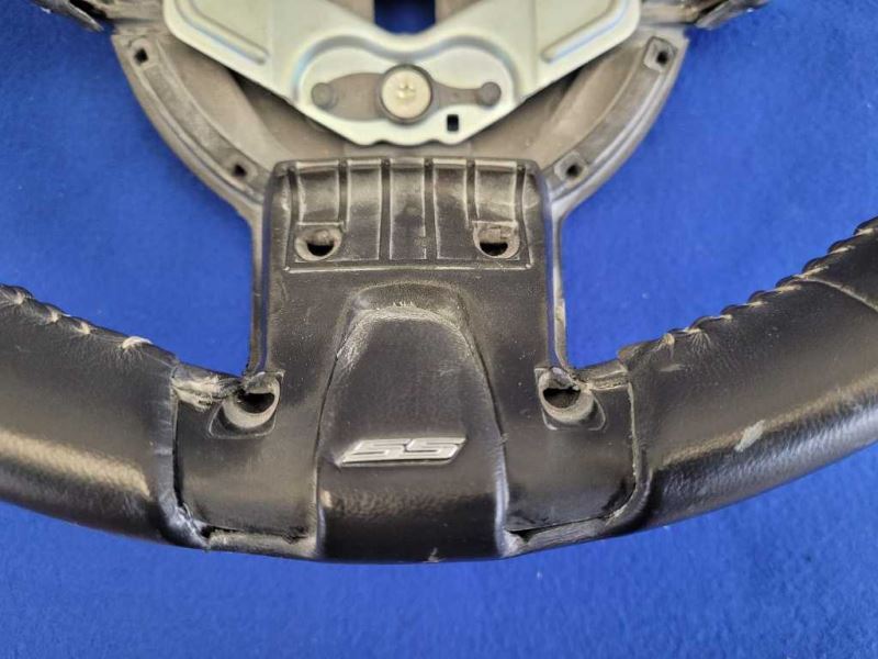 2010 - 2011 Chevrolet Camaro SS Manual M/T Transmission Steering Wheel C124 - The Parts Farm