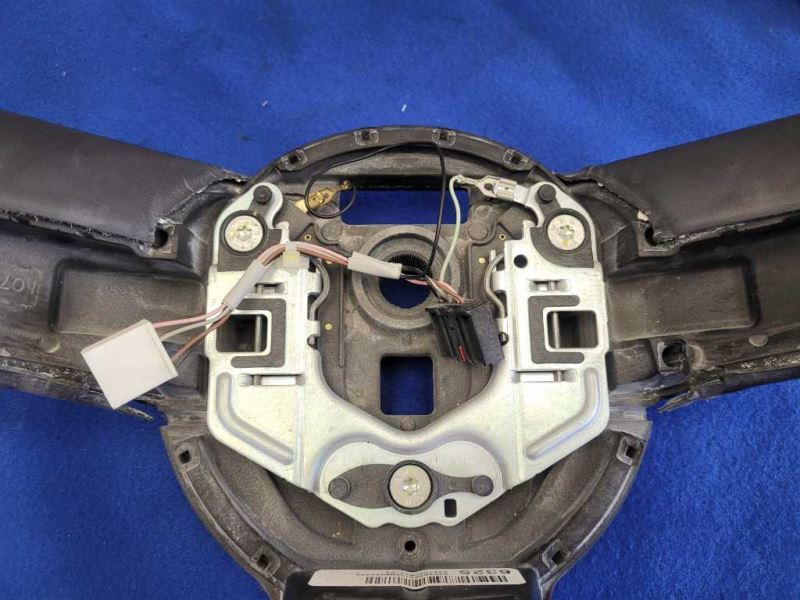 2010 - 2011 Chevrolet Camaro SS Manual M/T Transmission Steering Wheel C124 - The Parts Farm