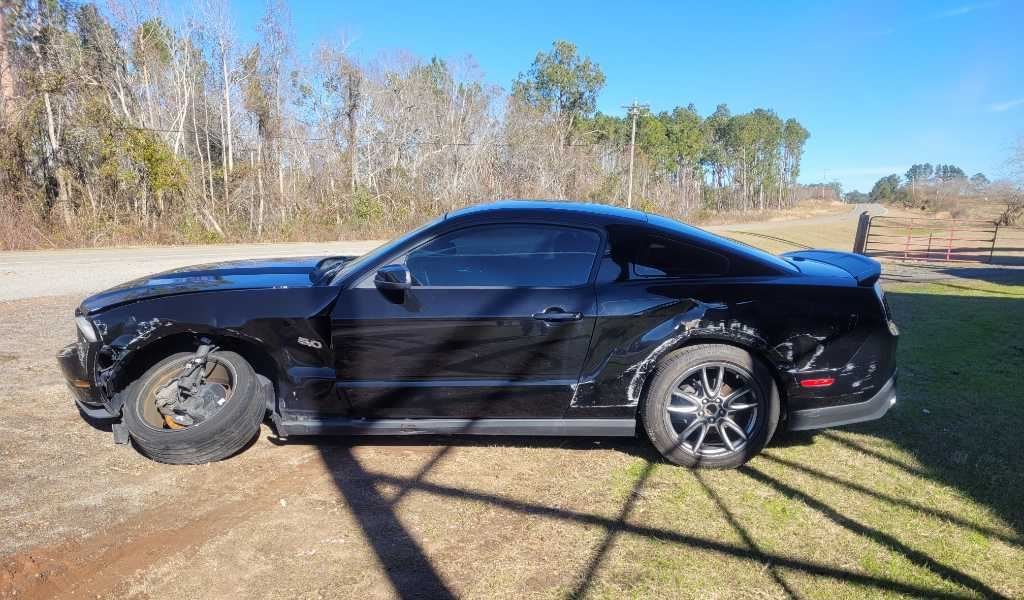 2010 - 2012 Ford Mustang GT Trunk Deck Lid Back Coupe Spoiler Emblem Paint UA 2670 - The Parts Farm