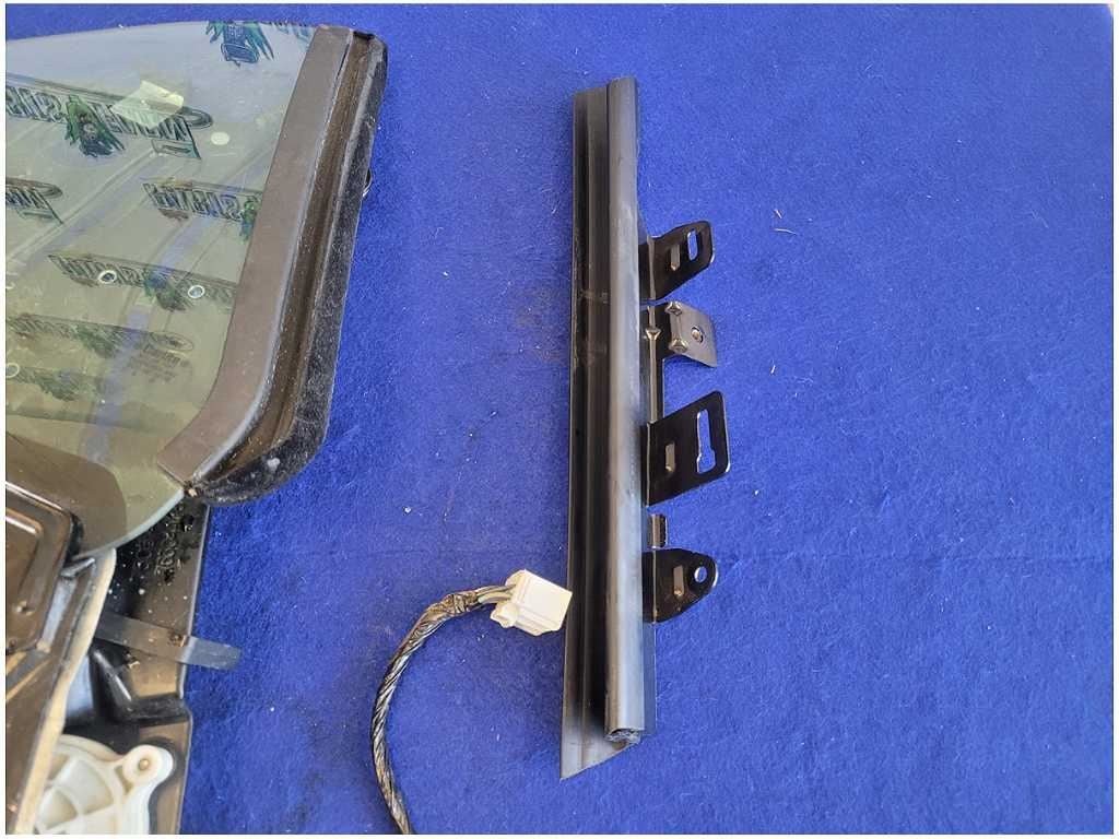 2010-2014 Ford Mustang GT Convertible Passenger Rear Quarter Glass Window 2901 - The Parts Farm