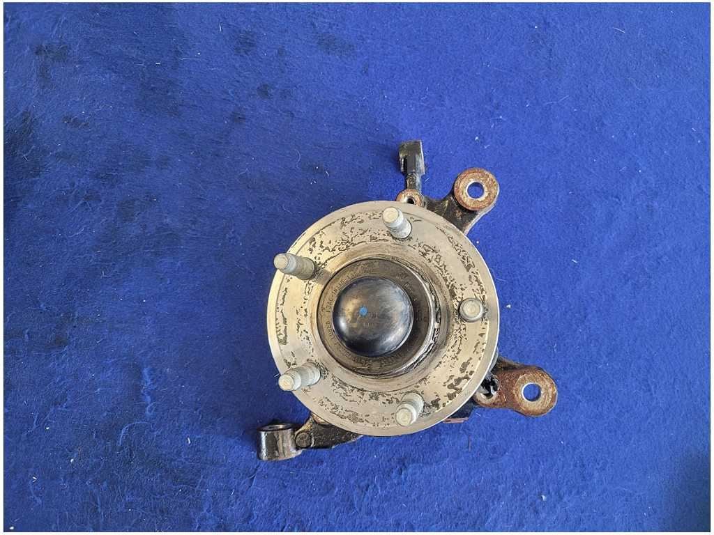 2010-2014 Ford Mustang GT Driver Left Front Spindle Knuckle Hub 2902 - The Parts Farm