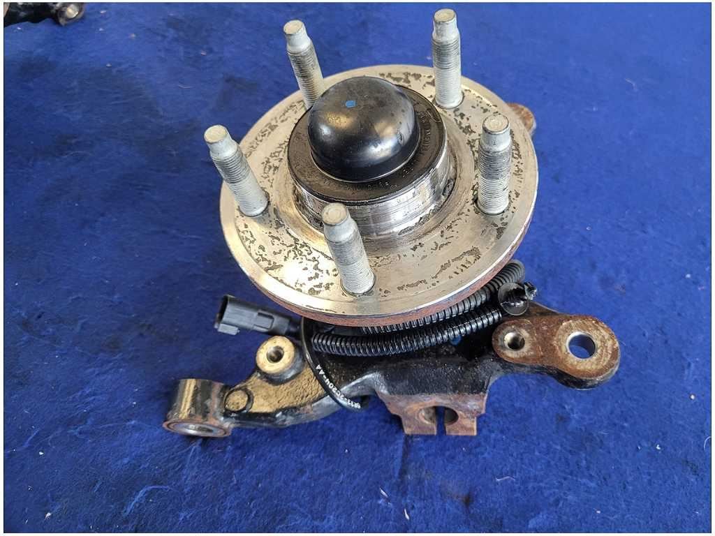 2010-2014 Ford Mustang GT Driver Left Front Spindle Knuckle Hub 2902 - The Parts Farm
