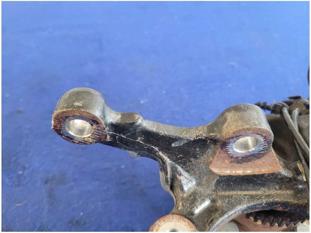 2010-2014 Ford Mustang GT Driver Left Front Spindle Knuckle Hub 2902 - The Parts Farm