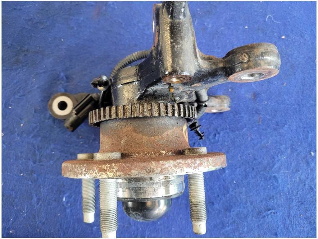 2010-2014 Ford Mustang GT Driver Left Front Spindle Knuckle Hub 2902 - The Parts Farm