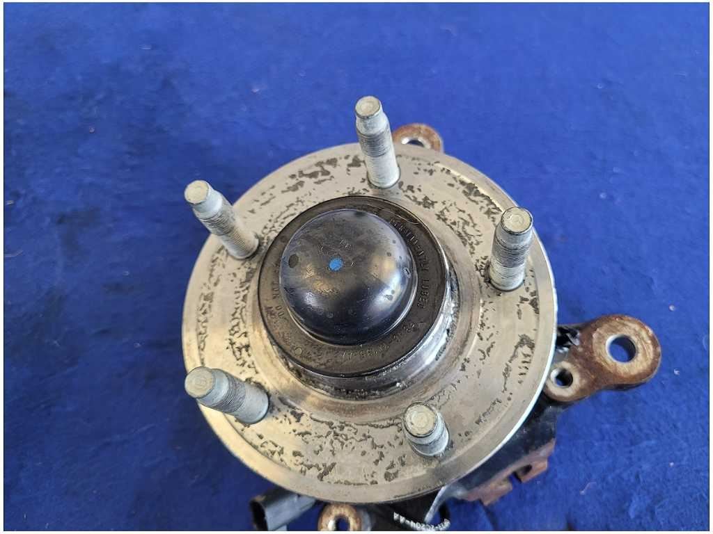 2010-2014 Ford Mustang GT Driver Left Front Spindle Knuckle Hub 2902 - The Parts Farm