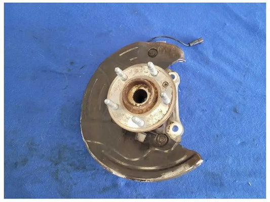 2010-2015 Chevrolet Camaro SS Driver Left Front Spindle Hub Knuckle Dust 2567 Chevrolet