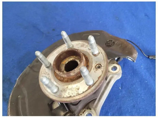2010-2015 Chevrolet Camaro SS Driver Left Front Spindle Hub Knuckle Dust 2567